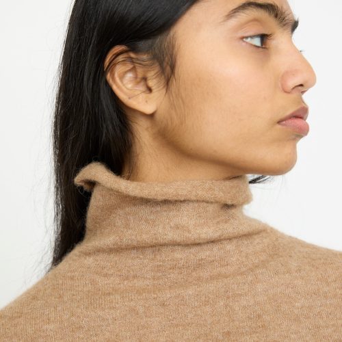 LaurenManoogian FunnelTurtleneck Camel Oroboro 7 03b12b6f 95b3 4dd4 84a2 c8d3fd99022c